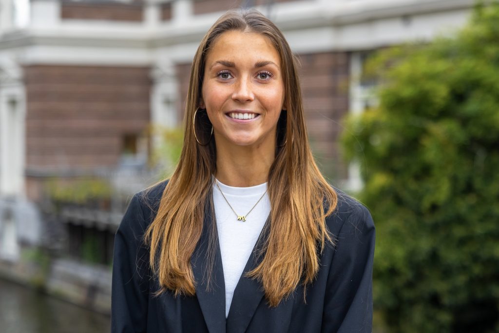 F664E79E-4CEF-4B67-98BE-667EDA6CC9FB 2